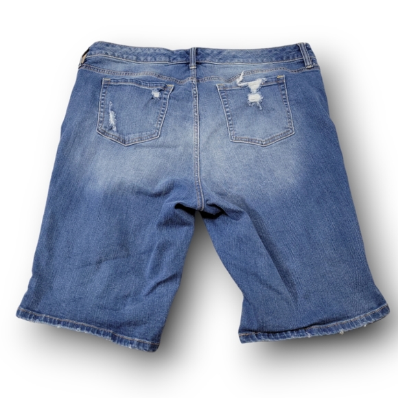 Torrid Shorts Size 18 Jean Shorts Denim Shorts Destroyed Ripped Torn Distressed - Picture 3 of 5